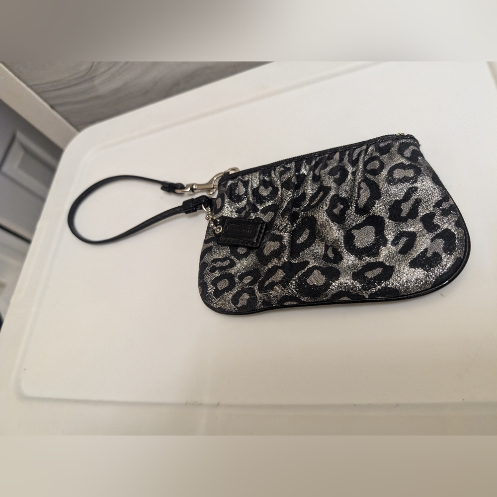 Coach Wristlet Animal Print - Picture 3 of 11